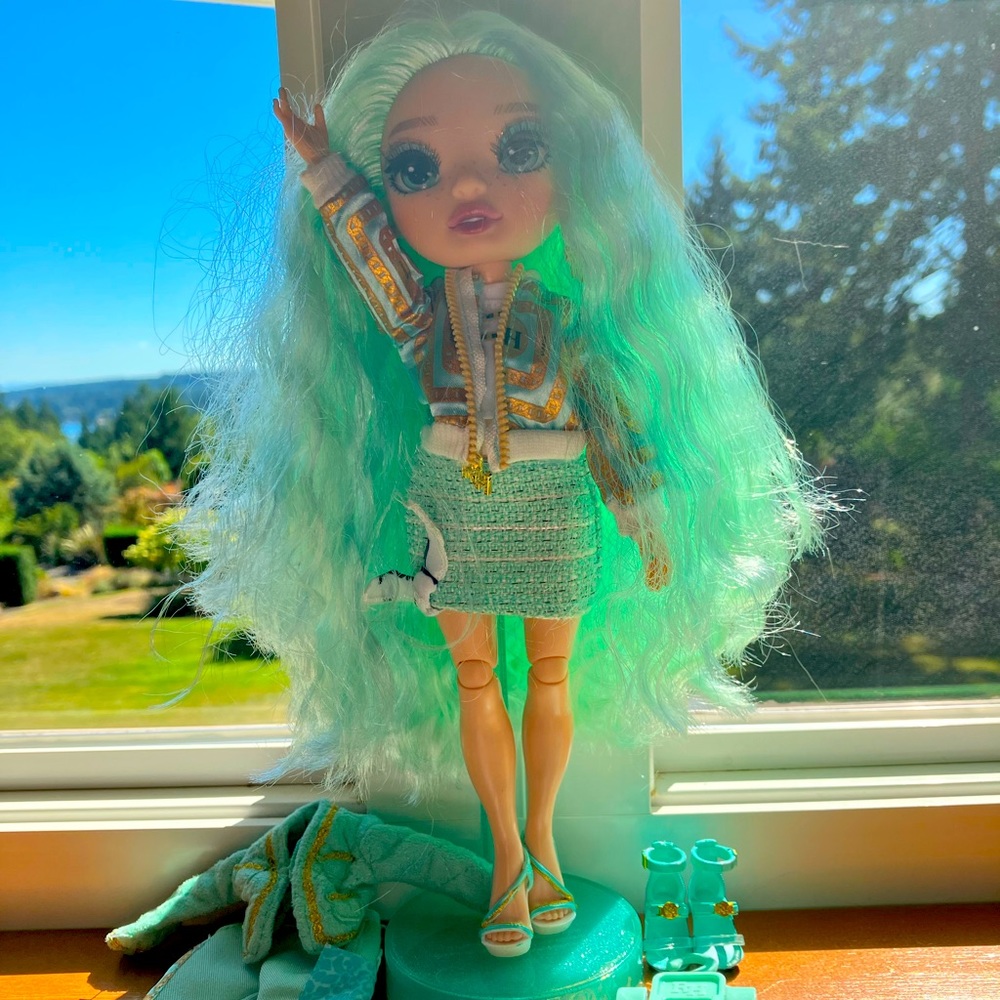 Rainbow High Fashion Doll Daphne Minton